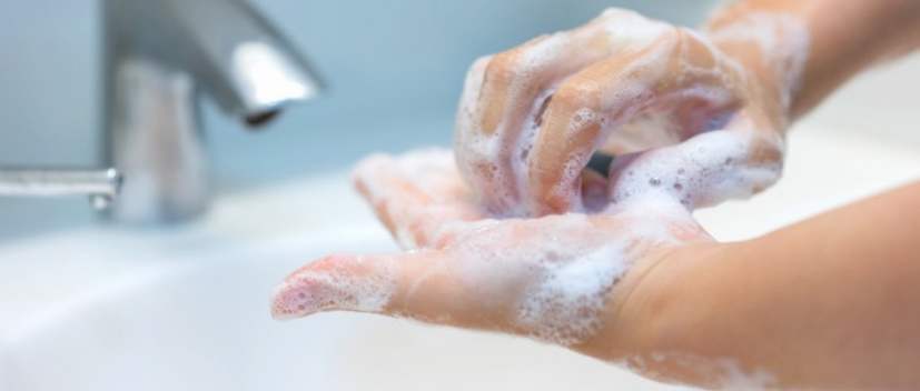 Sabun ve Sıcak Su ile cilteki  yapıştırıcı çıkarmak